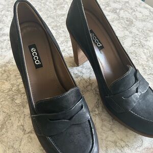 Brand new without tags dark blue suede Ecco shoes, heel with platform